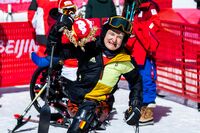Anna-Lena Forster jubelt über Gold in der Super-Kombination