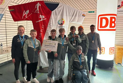 Gruppenbild der Siegermannschaft bei Jugend trainiert für Paralympics in der Sportart Para Ski Nordisch