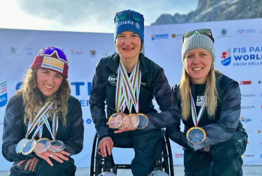 Foto der drei Sportlerinnen und Auszeichnungen