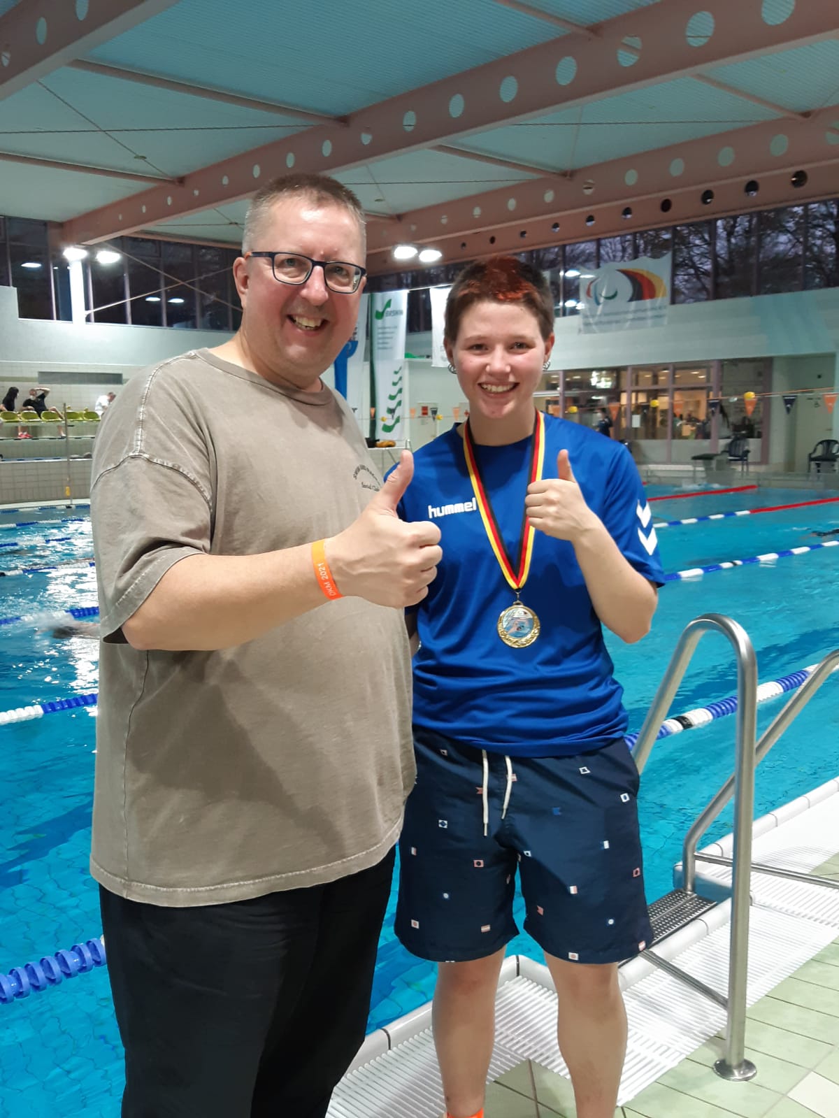Tessa Kopf und Ingo Bamberg im Remscheider Hallenbad